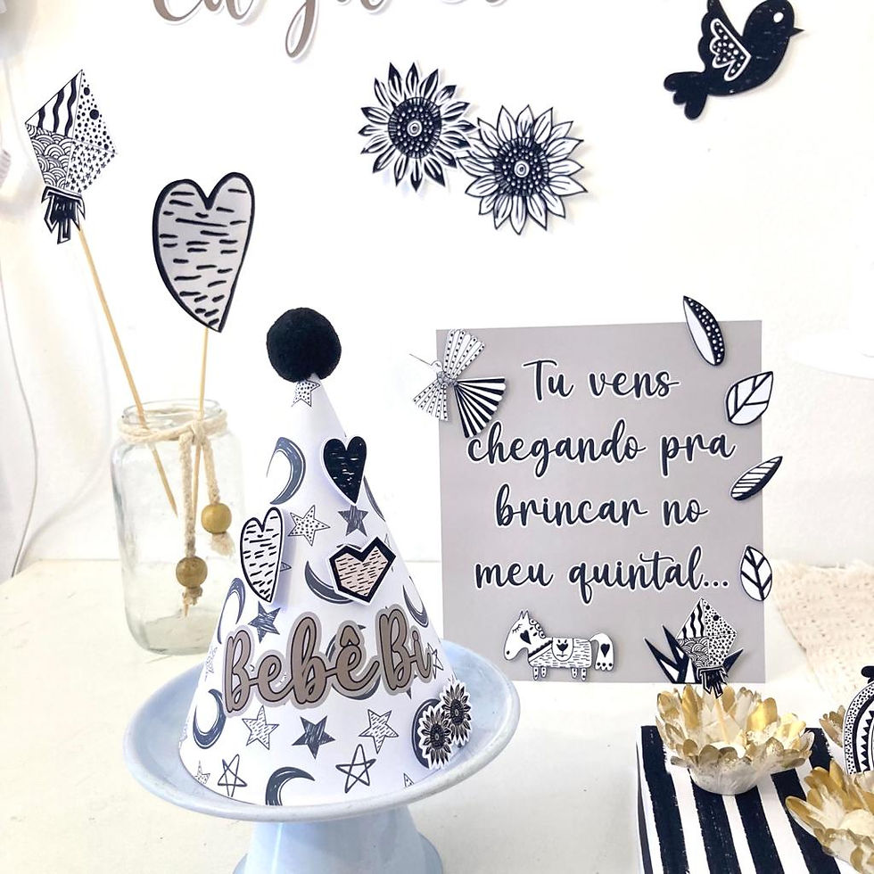decoração Mesa montada com chapeuzinho e itens de festa infantil