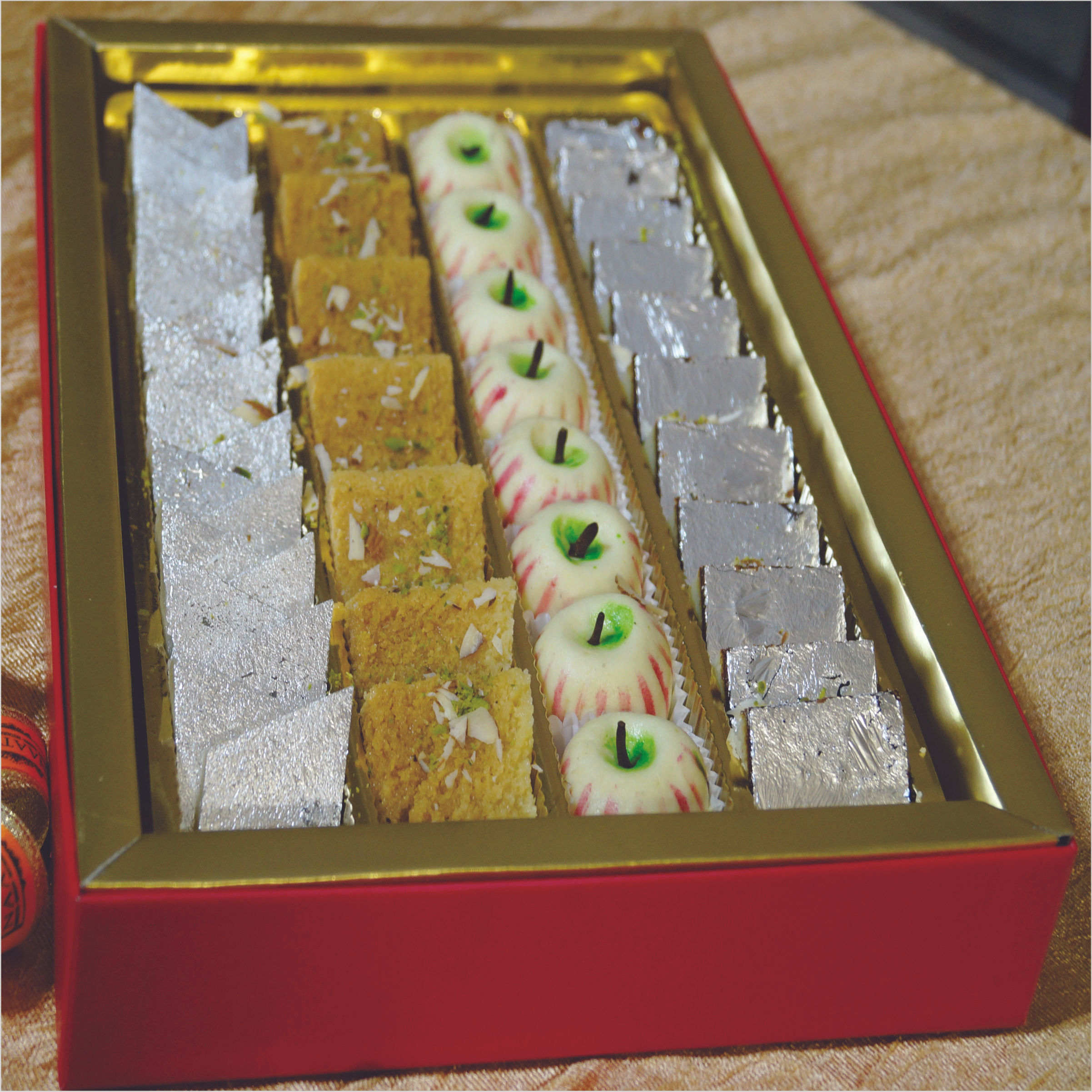 मिठाइयाँ मिलाएँ