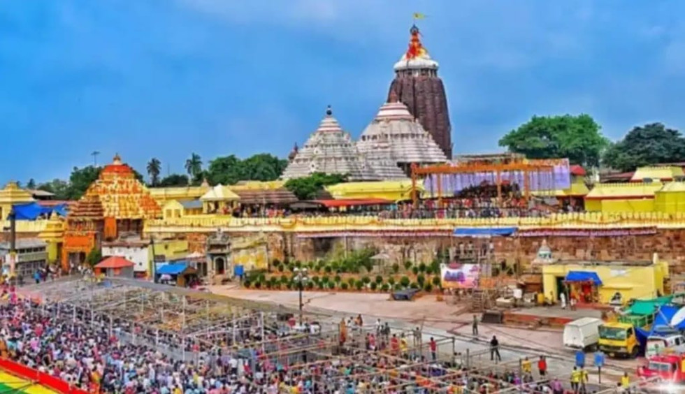 Puri Jagannath Temple with large crowd