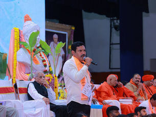 बी.वाई. विजयेंद्र ने चित्रदुर्ग में कांग्रेस पर वित्तीय मदद के आरोप लगाए और सूखा राहत, मैसूर दशहरा की व्यवस्थाओं तथा गन्ना किसानों की समस्याओं पर सरकार को घेरा।