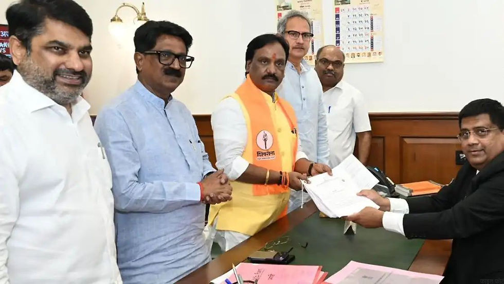 महाराष्ट्र विधान परिषद चुनाव 2026 में उम्मीदवार नामांकन और राजनीतिक बैठक का दृश्य
