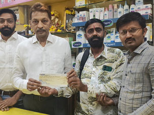 गौसेवा के लिए बढ़ा सहयोग का हाथ: मारुति मेडिकल्स के महेंद्र मुणोत ने दिए ₹2 लाख