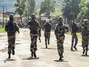 मणिपुर में सुरक्षा बलों की बड़ी कार्रवाई: तीन खूंखार उग्रवादी गिरफ्तार, एक महिला भी शामिल