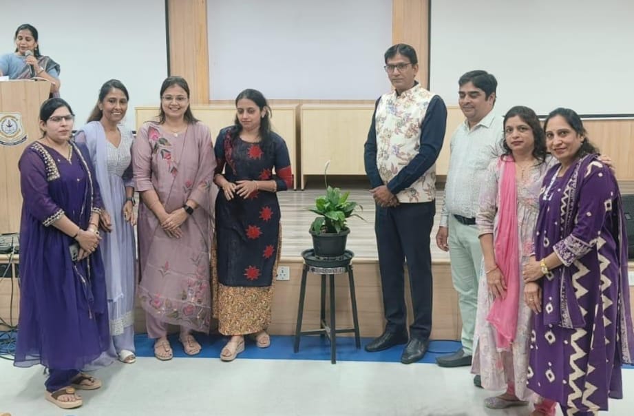 Group of women and men at a program