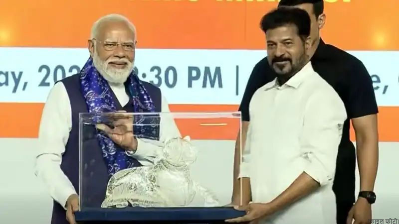 प्रधानमंत्री नरेंद्र मोदी और तेलंगाना मुख्यमंत्री रेवंत रेड्डी की बैठक की सांकेतिक तस्वीर