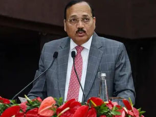 मुख्य न्यायाधीश न्यायमूर्ति सूर्यकांत ने बेंगलुरु में एनएलएसआईयू के 34वें दीक्षांत समारोह में विधि स्नातकों को नैतिकता और न्याय के प्रति प्रतिबद्ध रहने का संदेश दिया।