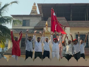 नवी मुंबई के कलंबोली स्थित श्री आईमाताजी मंदिर में नवरात्र के तीसरे दिन मंगल गीतों और गाजे-बाजे के साथ ध्वजा चढ़ाने का धार्मिक आयोजन।