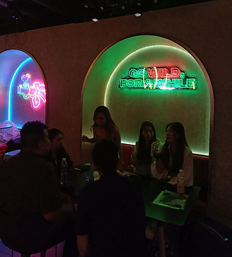 Neon sign singapore chupitos