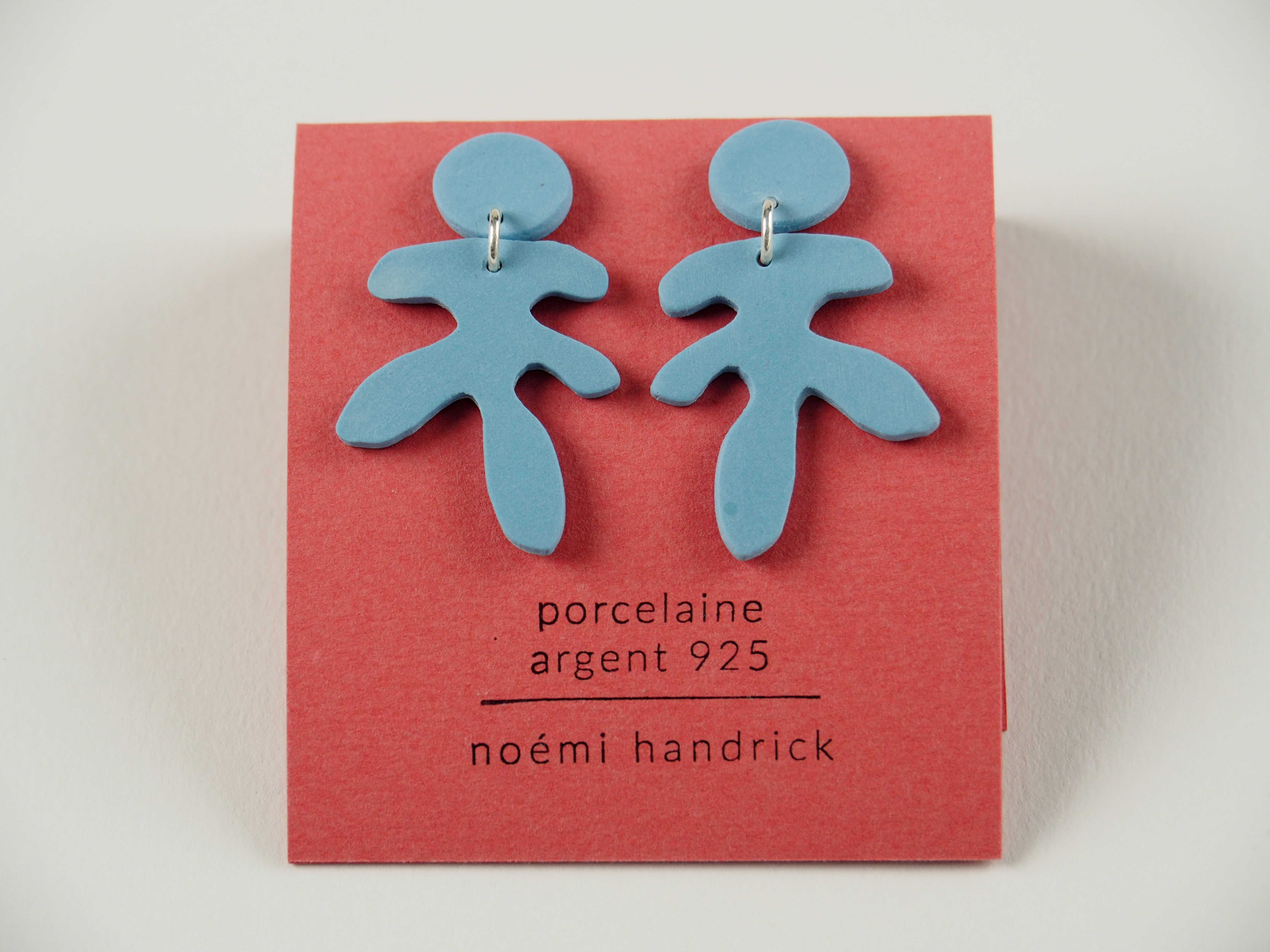 boucles d'oreilles bleu ciel mat