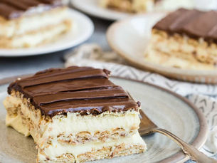 Delicious No-Bake Chocolate Eclair Cake