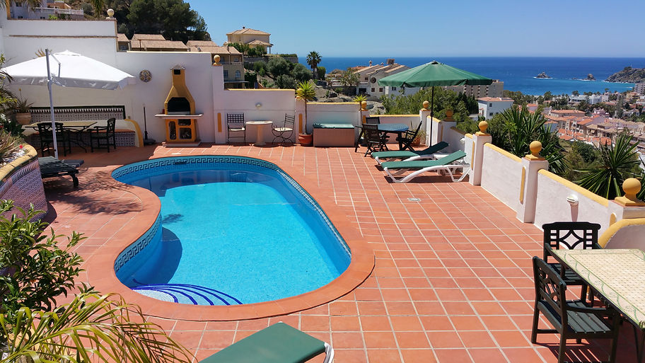 02 privat Pool in der Villa El Olivo mit traumhaften Meerblick.jpg
