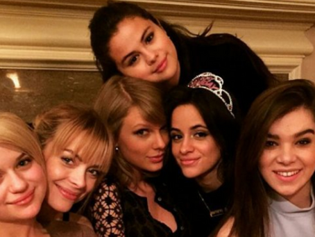 Taylor Swift es criticada por sus amigas