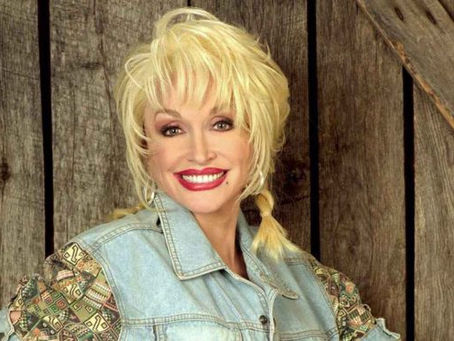 Dolly Parton cree que el coronavirus vino a enseñar “una lección de Dios”