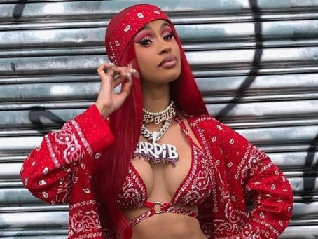 Prohíben a Cardi B acercarse a camareras que agredió