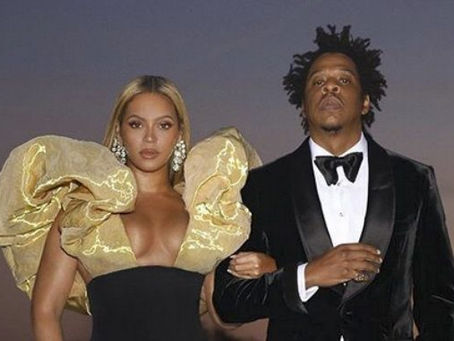 Beyoncé y Jay-Z llegaron tarde a los Golden Globes Award y llevan su propia champán
