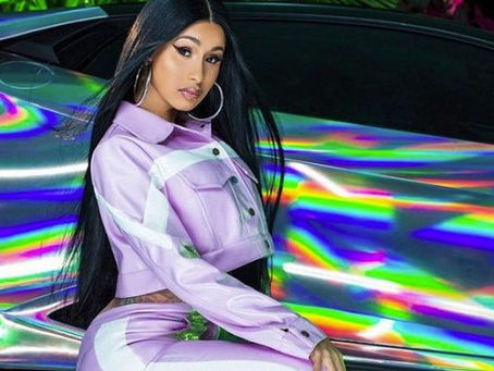 Cardi B llora al mirar espectáculo de medio tiempo del Súper Bowl