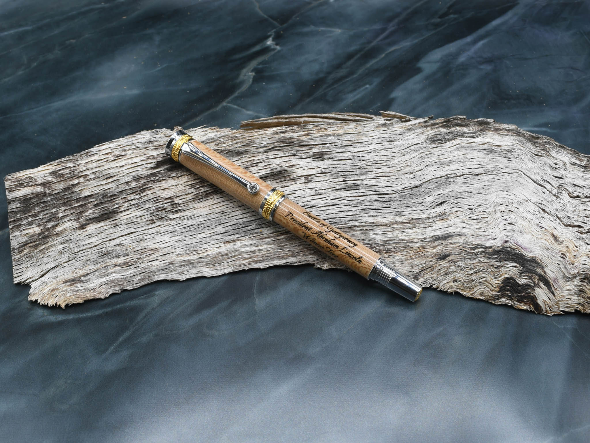 Abraham Lincoln Sycamore Witness Tree Deluxe Executive Pen in Gold/Chrome