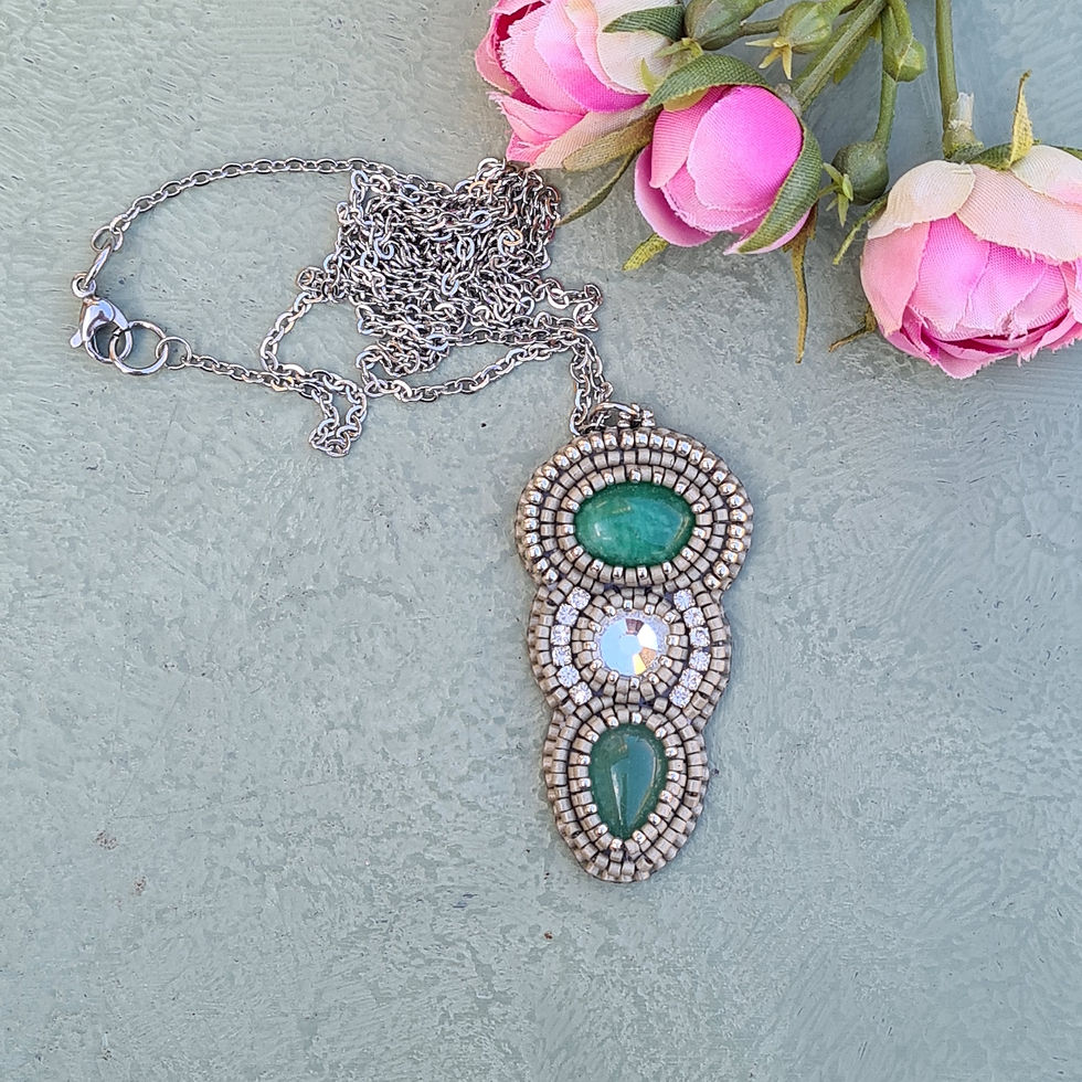 Dagger pendant - Green aventurine