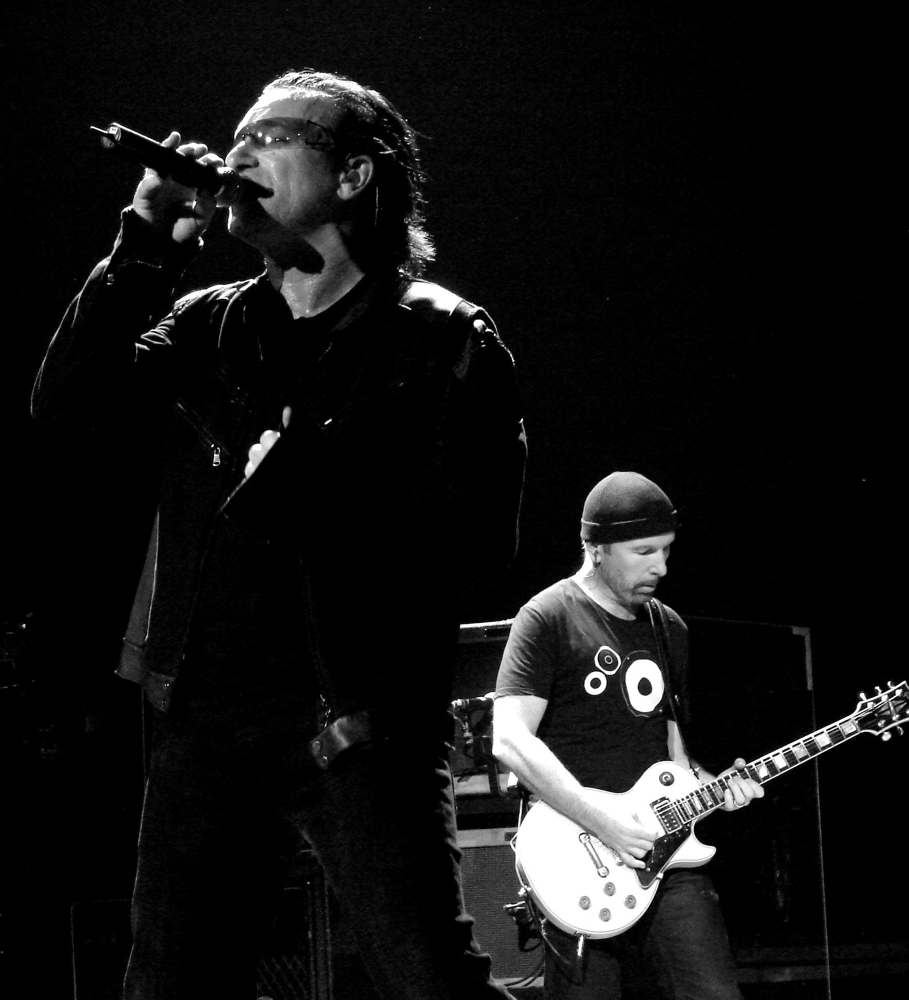 U2, October 17, 2005, Philadelphia, PA, Wachovia Center, T6S8P15