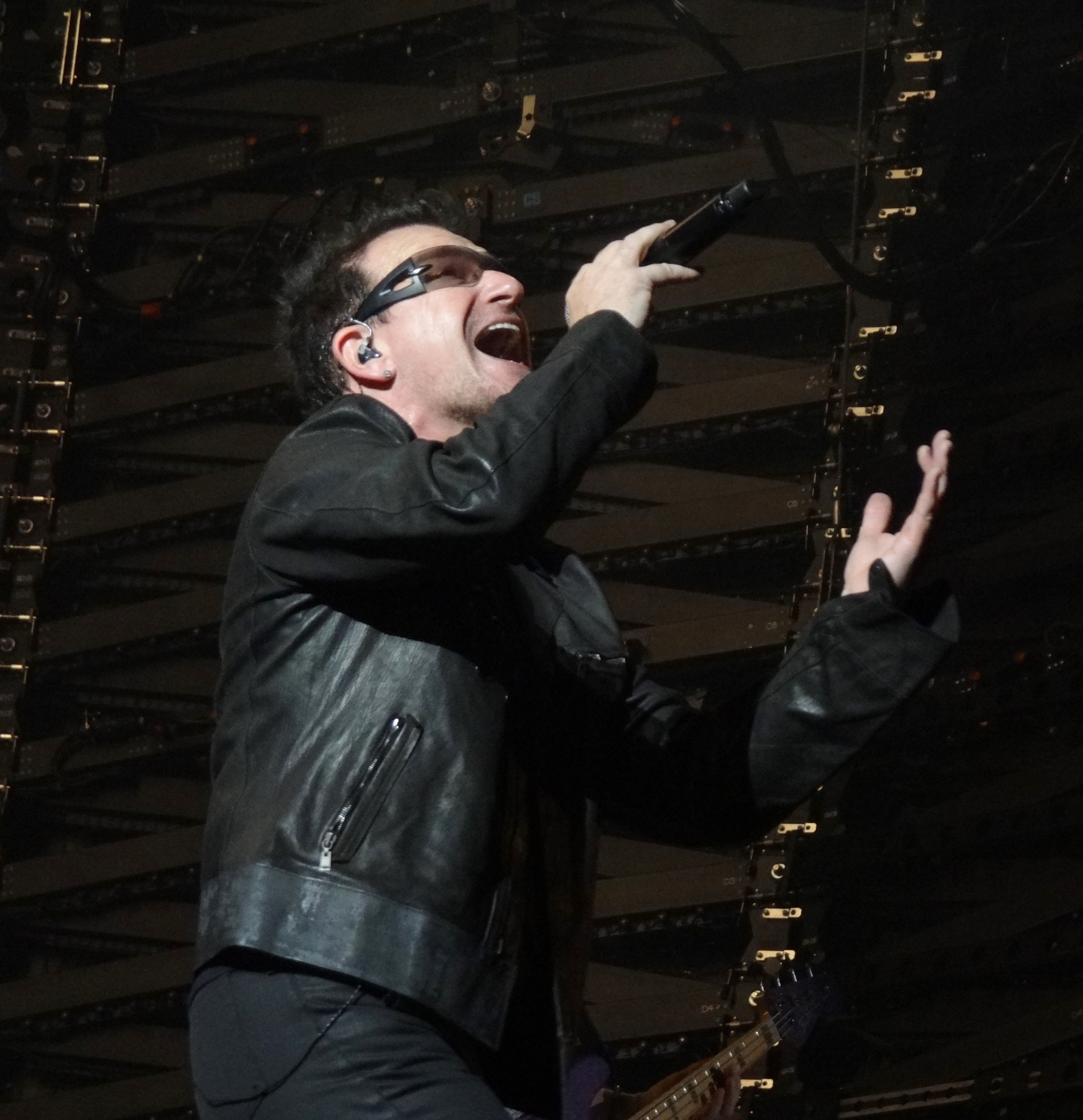 U2, July 14, 2011, Philadelphia, PA, Lincoln Financial Field, T5S2P58