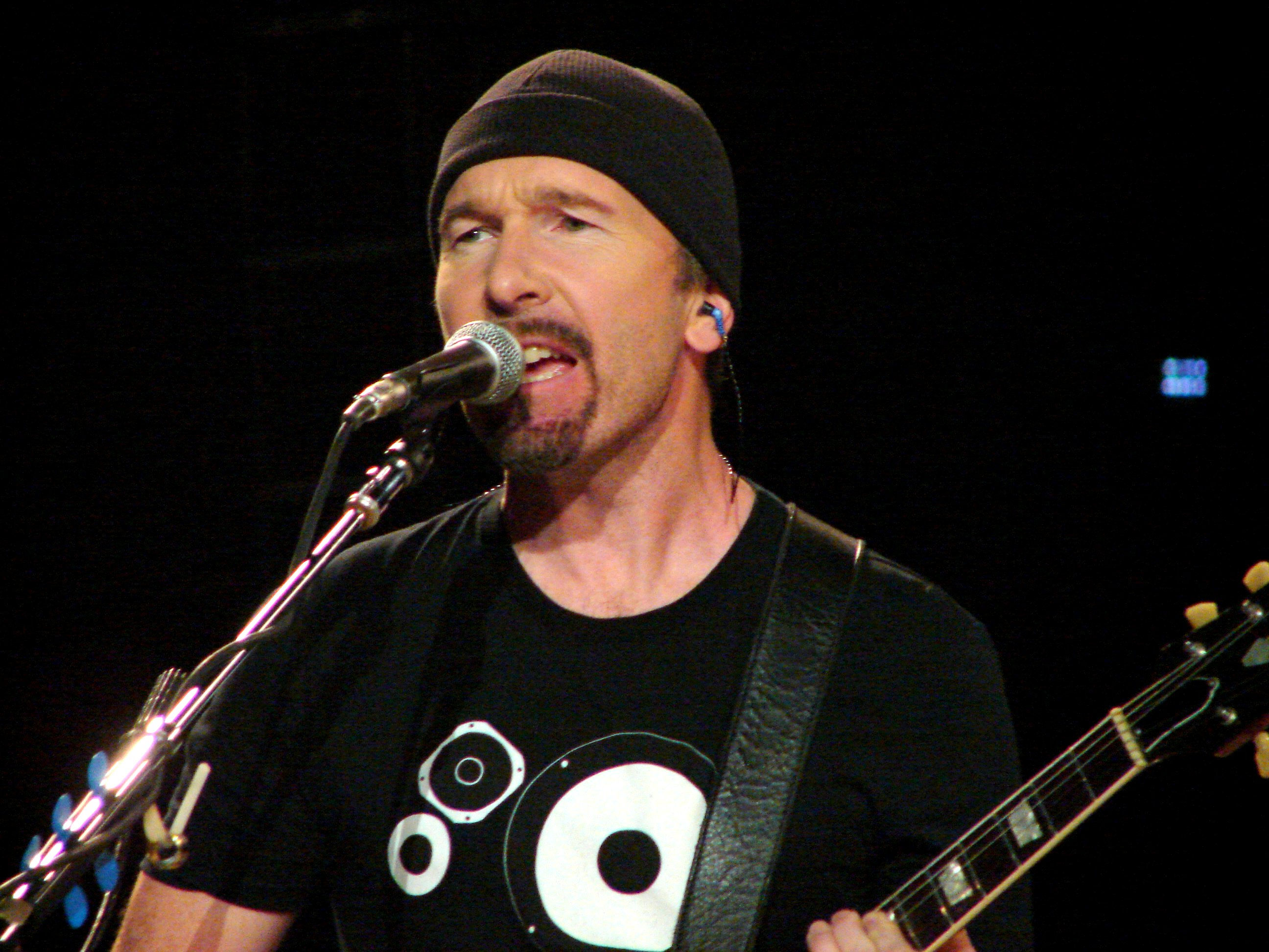 U2, December 7, 2005, Hartford, CT, Hartford Civic Center, T6S2P14