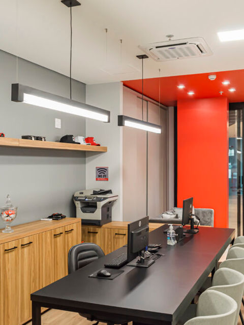 Cadeira de atendimento e cadeira de escritório - Projeto Autoral Estúdio k