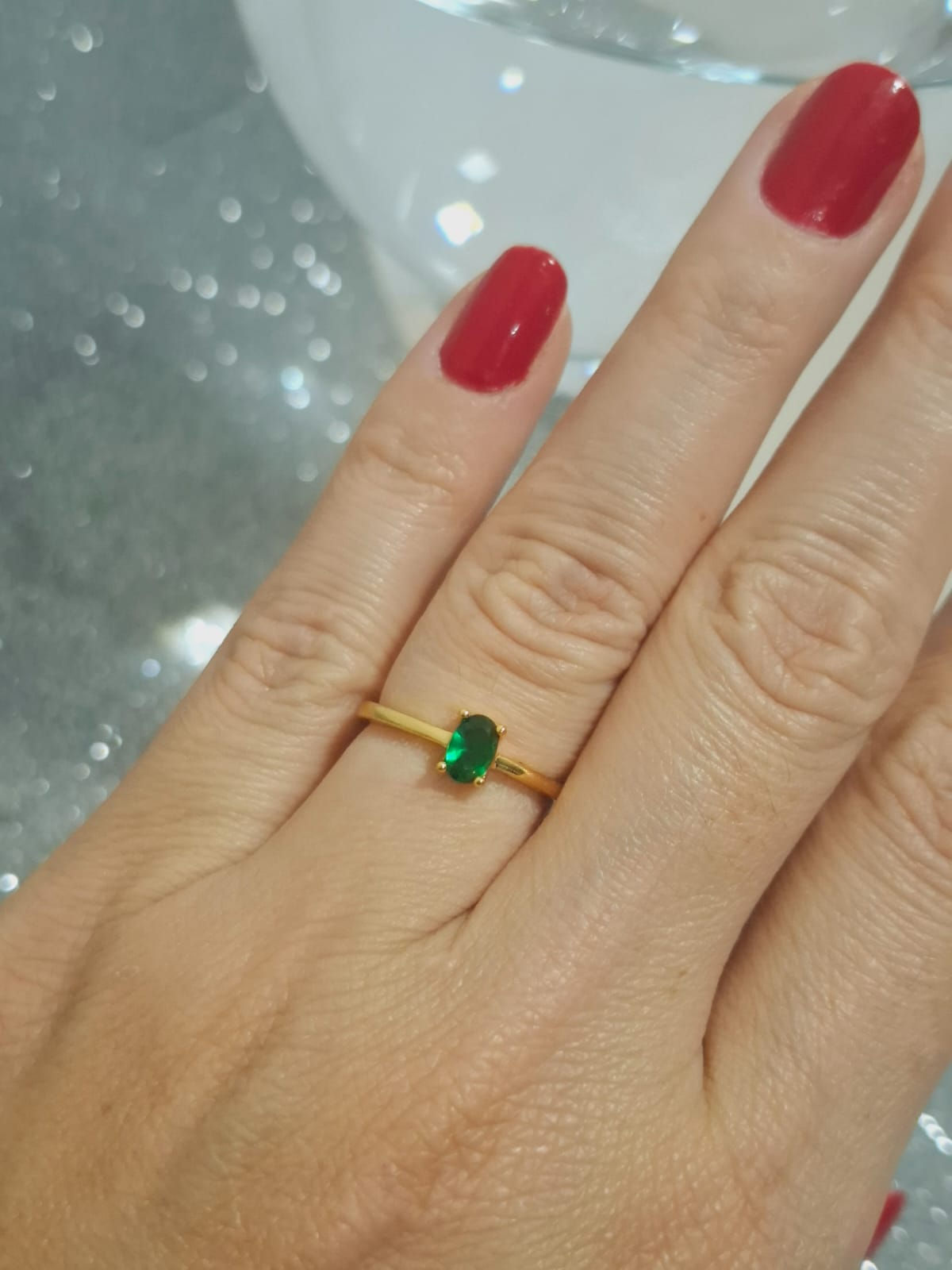 Anel solitário com pedra verde