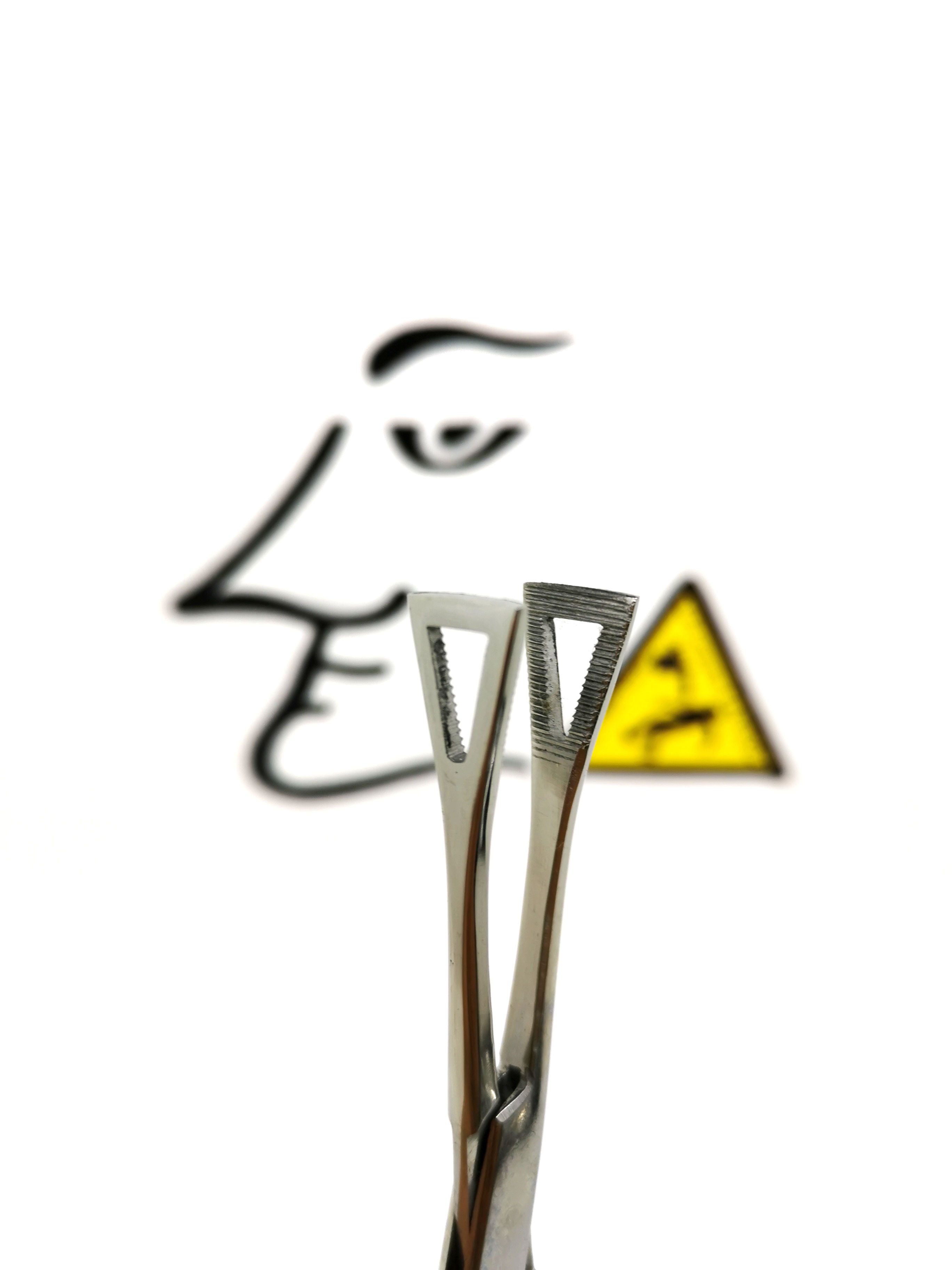 Pinza Triangular Cerrada