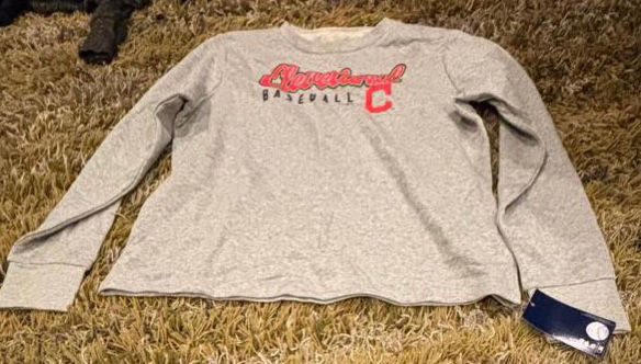 Thumbnail: Women's Cleveland Indians Fanatics Heathered Gray Crew Pullover Sweater