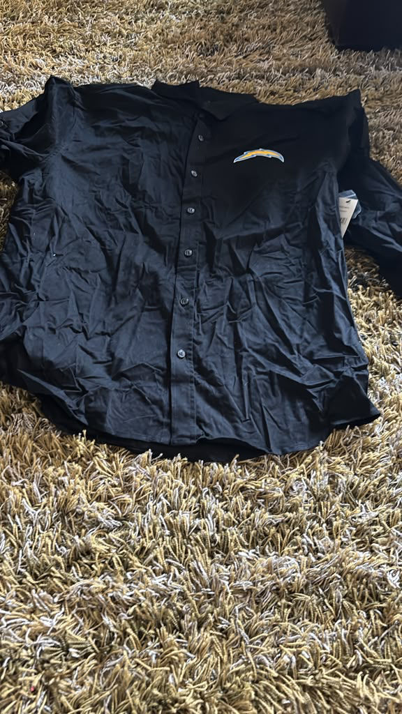 Thumbnail: Antigua Black Los Angeles Chargers Exposure Woven Long Sleeve Button-Up Shirt