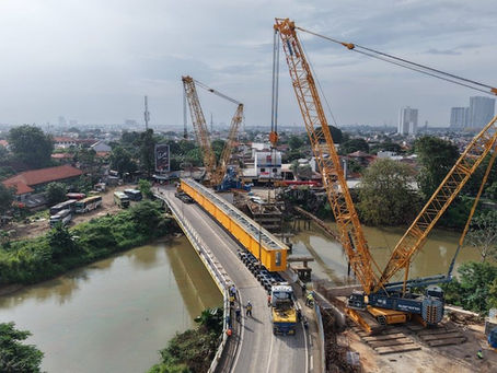 XCMG XGC400-1 and Liebherr LR 1350-1 LN Complete Sarens Bridge Lift in Indonesia