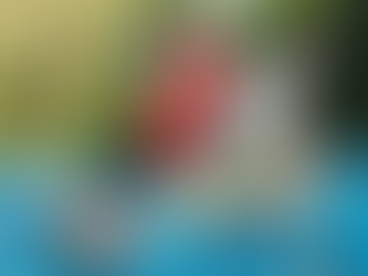 Παιδί σε άσκηση διάτασης με προπονητή σε γήπεδο μπάσκετ – παιδιατρική φυσιοθεραπεία και πρόληψη τραυματισμών στη Λευκωσία