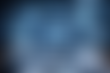 Φωτορεαλιστική οριζόντια εικόνα με ακτινογραφίες σπονδυλικής στήλης και εργαλεία μέτρησης που απεικονίζει πρότυπα θεραπείας, επέμβαση σκολίωσης σε έφηβο, ασκήσεις για σκολίωση και φυσιοθεραπεία σκολίωσης.