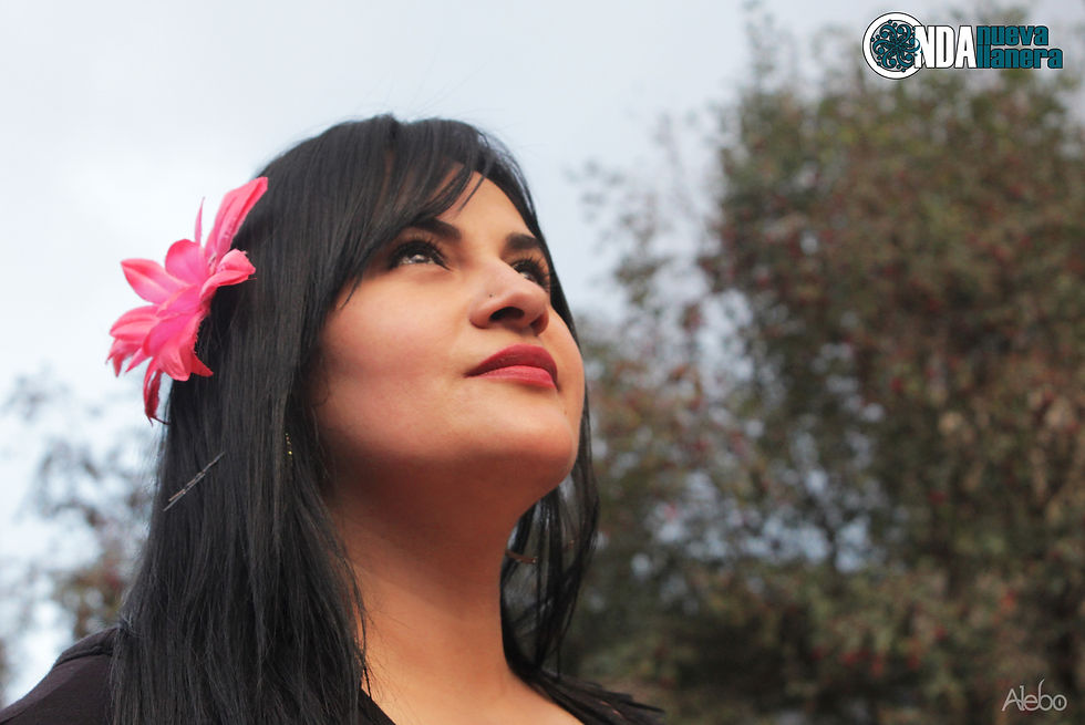 STELLA URREGO - CANTANTE