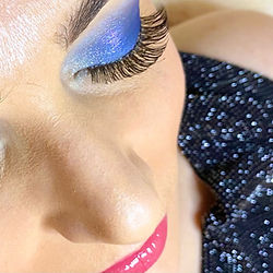 maquillage de fête, maquillage sophistiqué, beauté féminine