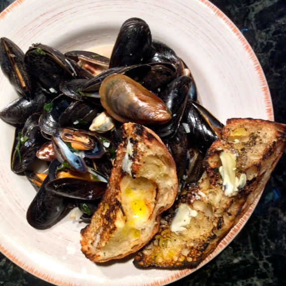 Mussels in White White