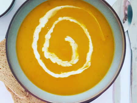 Zoete aardappel-pompoen soep