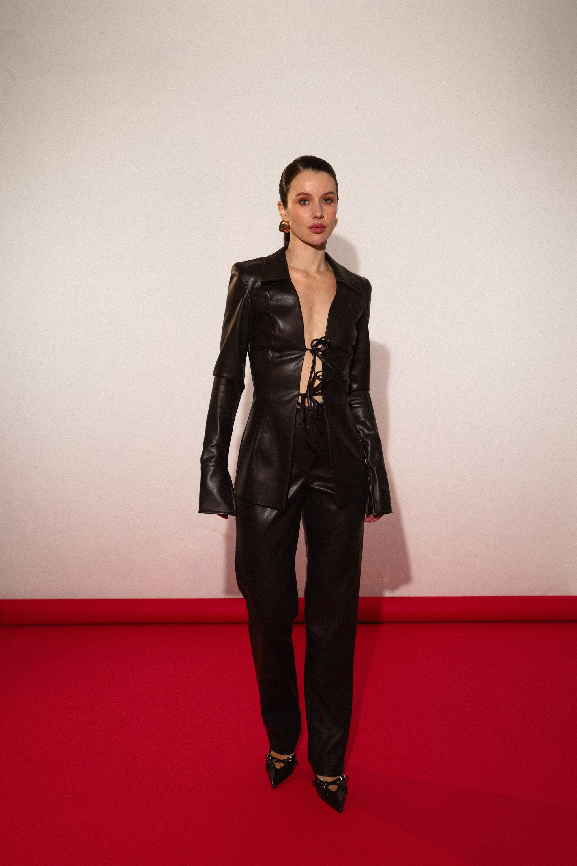 Костюм на зав'язки з еко-шкіри коричневий+топ у подарунок