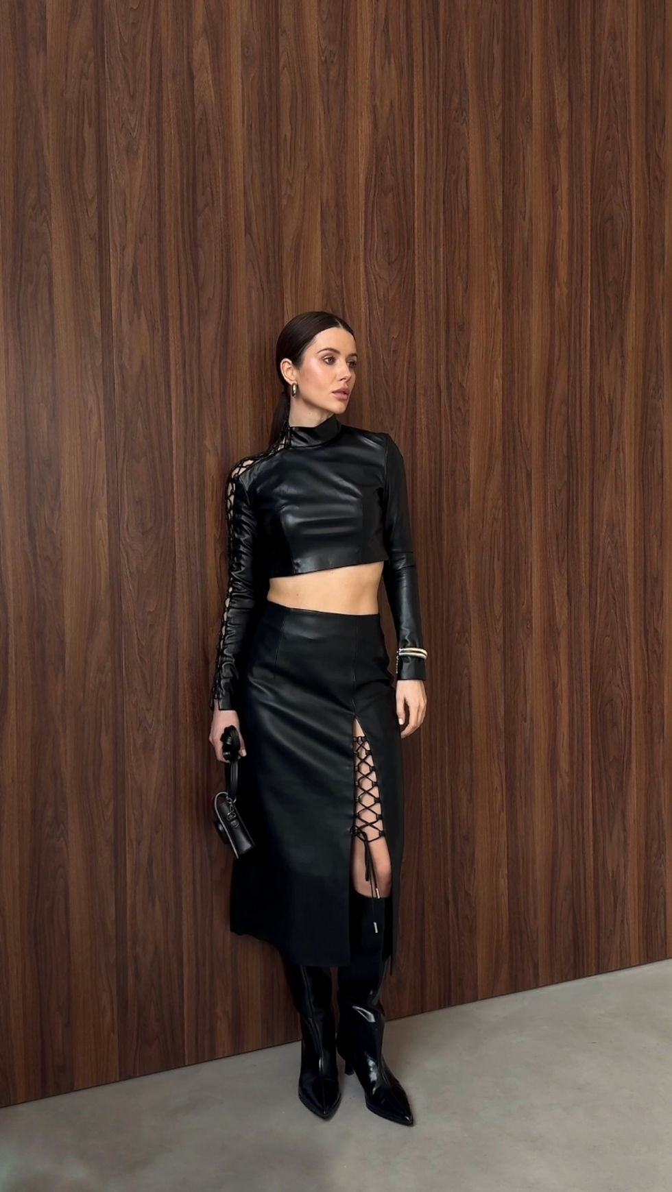 Прев'ю: Блуза з еко-шкіри з шнуруванням чорна