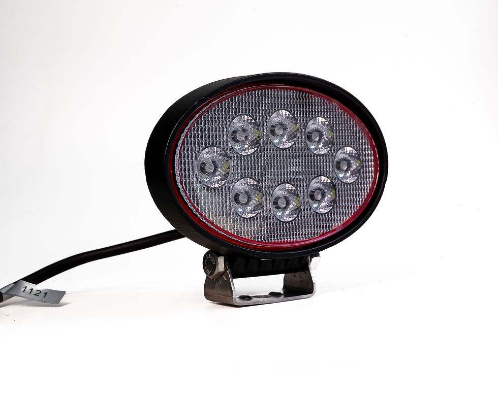 Miniatura: Farol de Led Auxiliar Classe B-2400 (OVAL) com 6.000K, alta proteção contra infiltração IP69 e ângulo de abertura Flood.