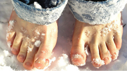 Pourquoi nous avons souvent les Pieds froids en hiver et comment y remédier