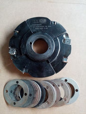 Fresa a quattro lame con inserti aggiuntivi