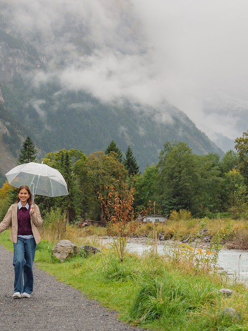 rainy couples photoshoot in Switzerland