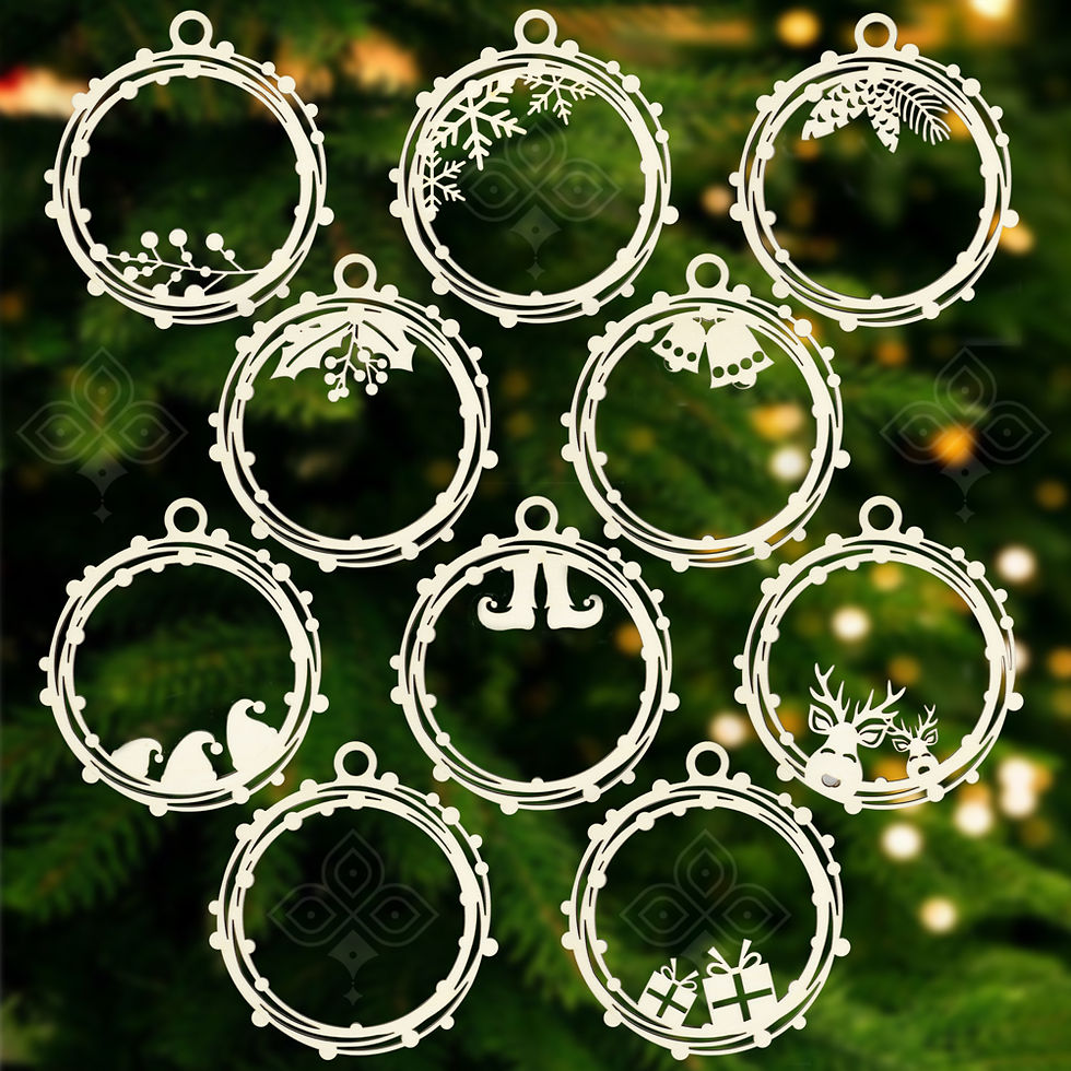 Miniatură: Set complet de rame artizanale de Crăciun, fiecare decorată cu modele festive: fructe de pădure, fulgi de nea, conuri de brad