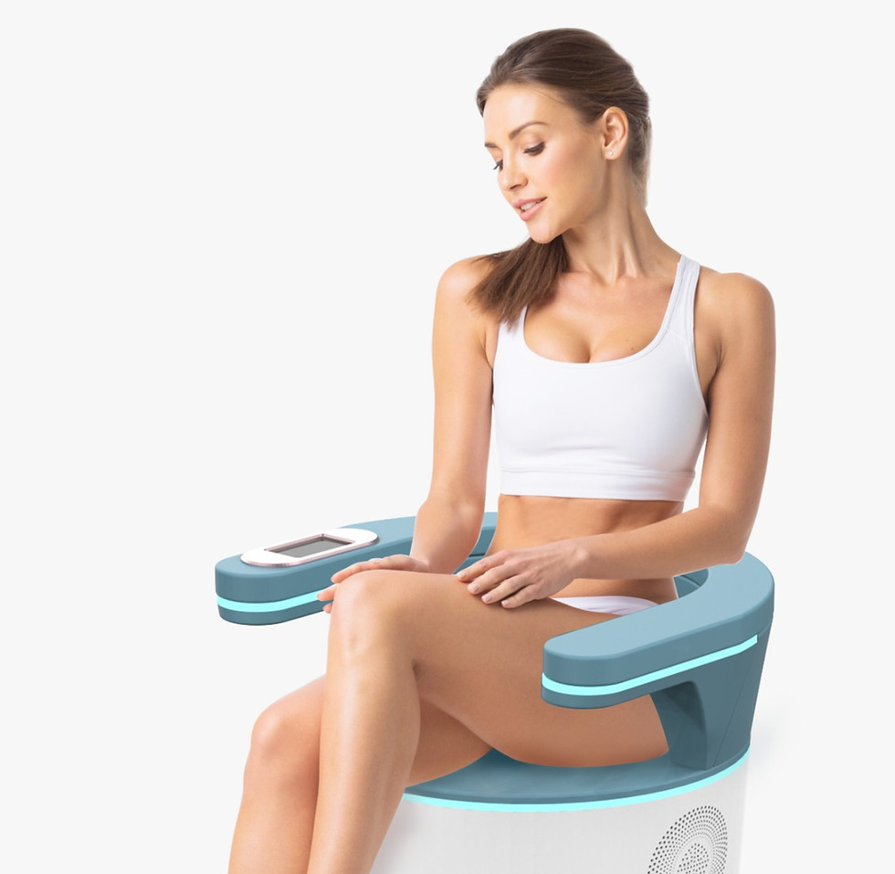 Frau sitzt auf dem Beckenbodentrainer