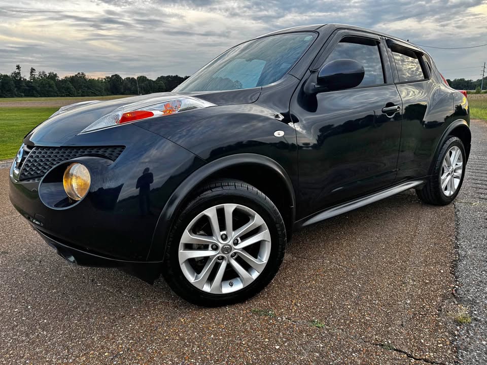 2014 Nissan Juke SV FWD CVT's photo