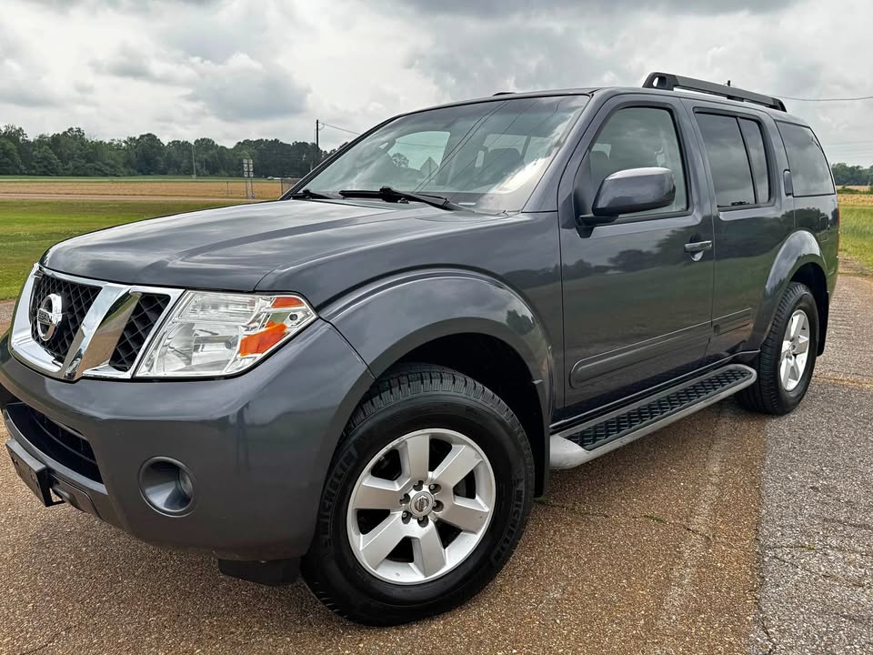 2012 Nissan Pathfinder SV 4x4's photo