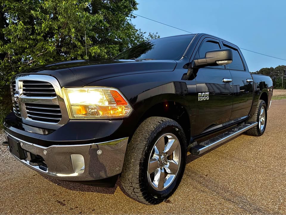 2015 RAM 1500 Big Horn/Lone Star 4x4 Crew Cab's photo