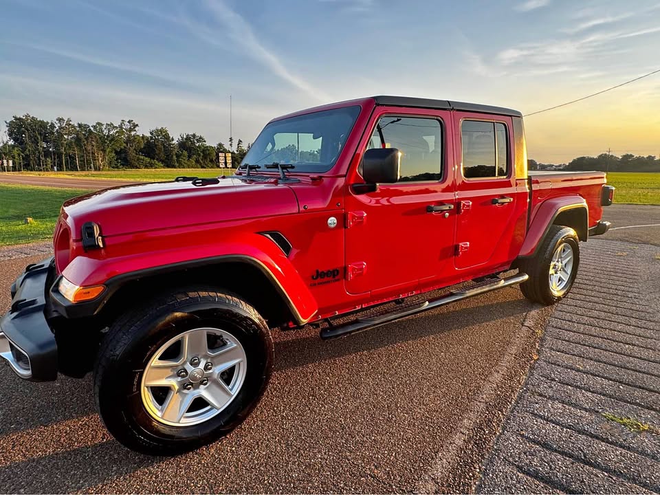 2021 Jeep Gladiator Sport S's photo