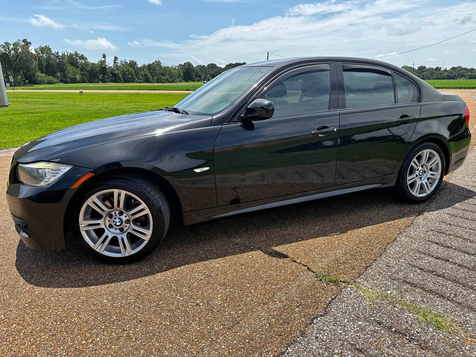 2010 BMW 3 Series 328i Sedan's photo